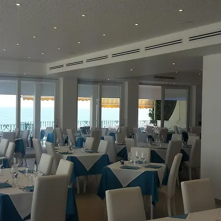 La Conchiglia Sul Mare Hotel 3*