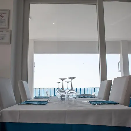 La Conchiglia Sul Mare Hotel 3*